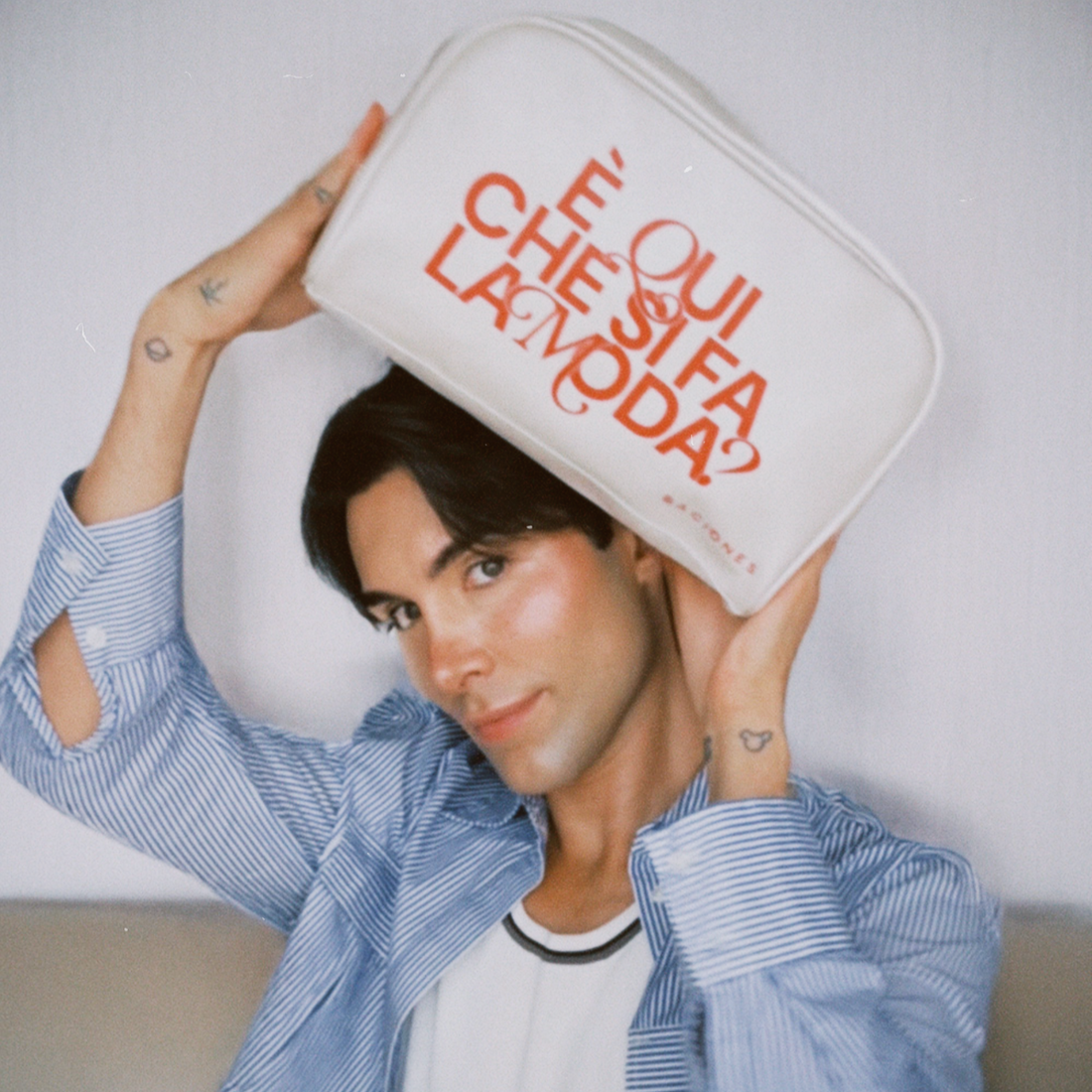È qui che si fa la Moda? - Pouch Bag